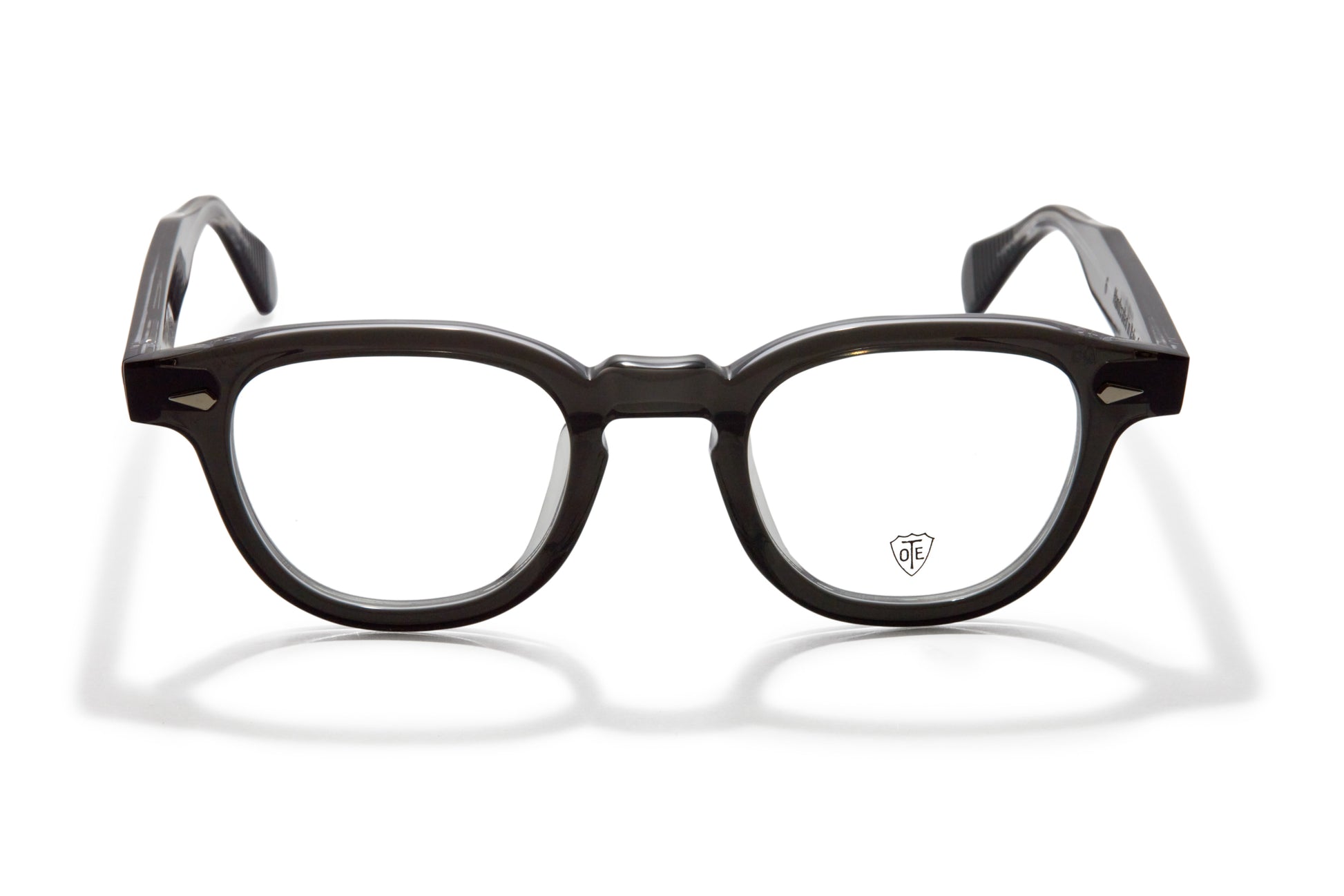 A front view of the smoke gray Arnel frame—the classic eyeglasses.