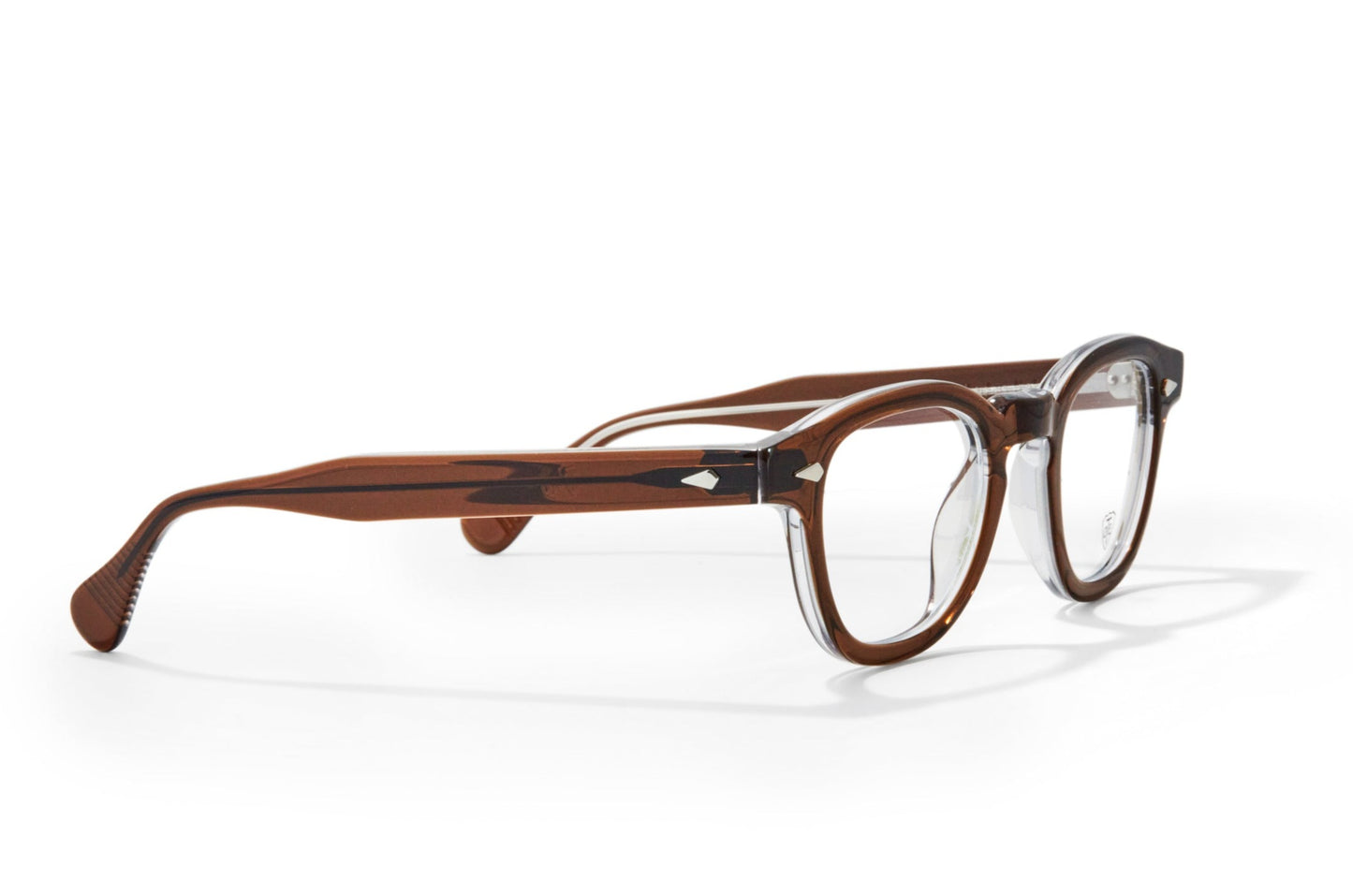 A side view of the smoke brown Arnel frame—the classic eyeglasses. 